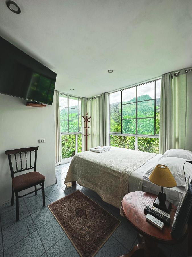 Albergue Turistico Gstir Pozuzo Ngoại thất bức ảnh